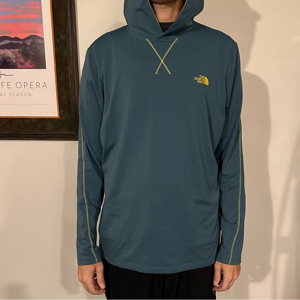 Men’s North Face hooded hiking shirt